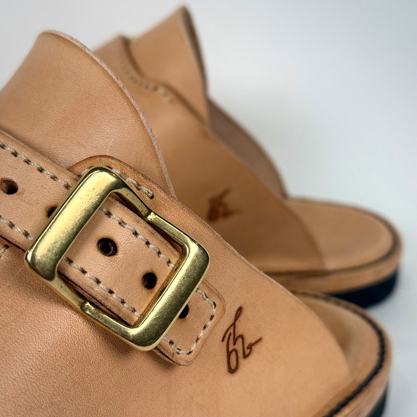 LakeSide Slide - Leather Sandal
